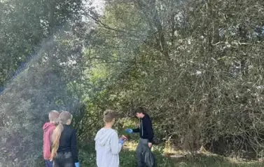 &bdquo;W naturę z kulturą&rdquo; &ndash; uczniowie Naszej Szkoły w akcji Sprzątania Świata 37