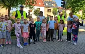 Spotkanie z policjantami w klasie pierwszej. 1