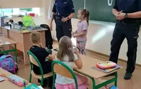 Spotkanie z policjantami w klasie pierwszej. 9