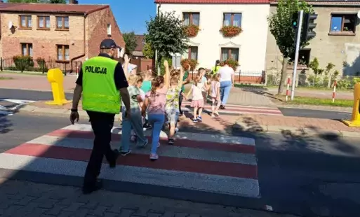 Zdjęcie do Spotkanie z policjantami w klasie pierwszej.