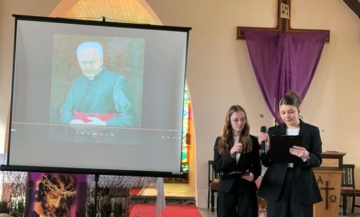 Zdjęcie do Uczniowie uczcili pamięć księdza kanonika Antoniego Śpikowskiego
