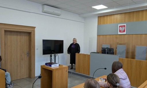 Zdjęcie do Wycieczka klas VI do  Sądu Rejonowego w Trzciance