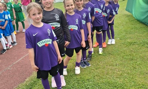 Zdjęcie do Mistrzynie Wojew&oacute;dztwa Wielkopolskiego w turnieju piłki nożnej ,,Z Podw&oacute;rka na Stadion o Puchar Tymbarku" !